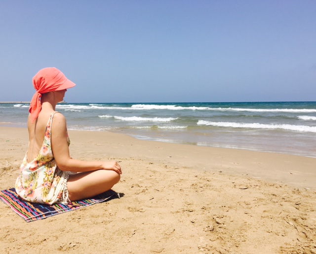 Meditando en la playa